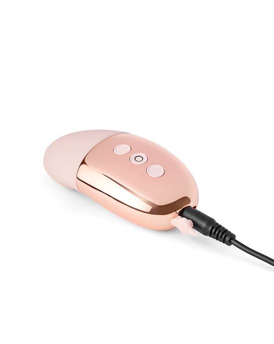 Le Wand Point Pink product charging
